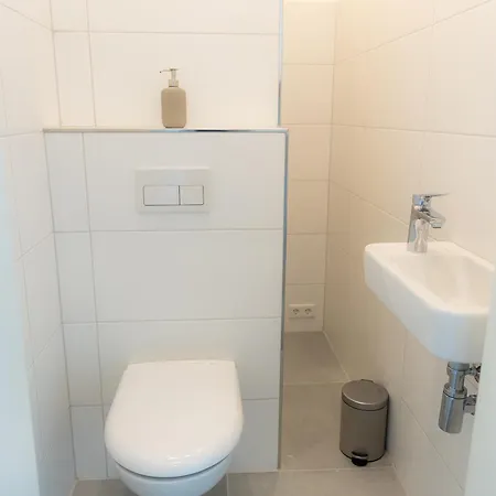 Dohann1 Zentrum, Messehalle, Stationnah & Privatparkplatz