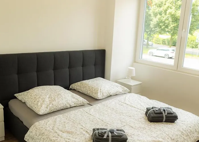 Dohann1 Zentrum, Messehalle, Stationnah & Privatparkplatz *