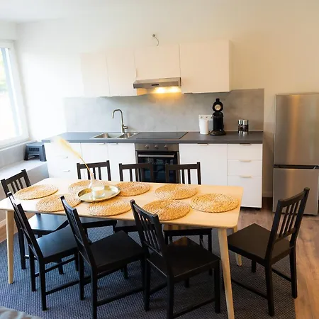 Dohann1 Zentrum, Messehalle, Stationnah & Privatparkplatz