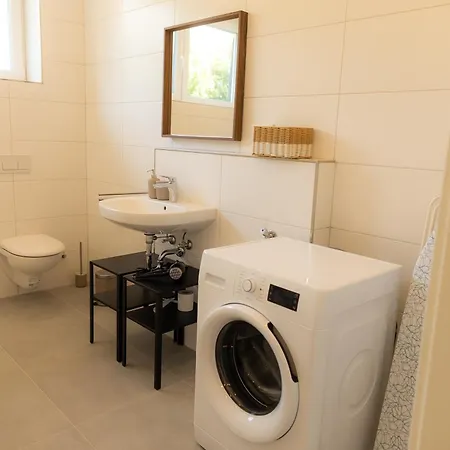 Dohann1 Zentrum, Messehalle, Stationnah & Privatparkplatz