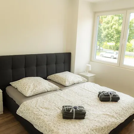 Dohann1 Zentrum, Messehalle, Stationnah & Privatparkplatz *