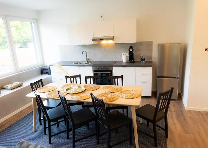 Dohann1 Zentrum, Messehalle, Stationnah & Privatparkplatz