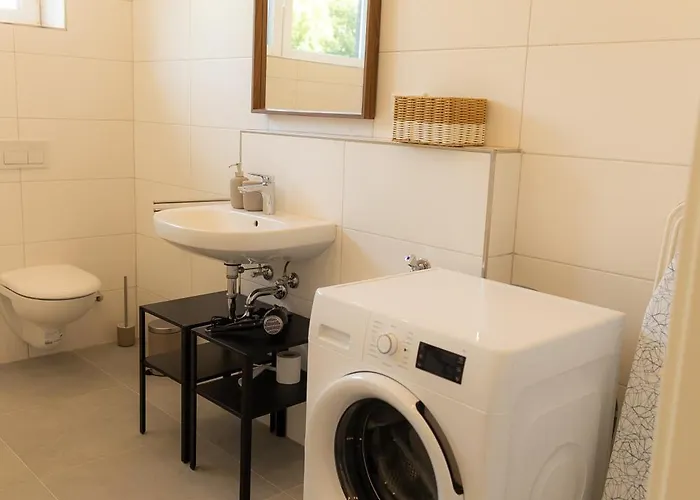 Dohann1 Zentrum, Messehalle, Stationnah & Privatparkplatz